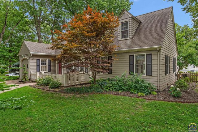 3015 SW 18th ST, Topeka, KS 66604