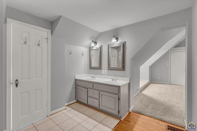 3015 SW 18th ST, Topeka, KS 66604