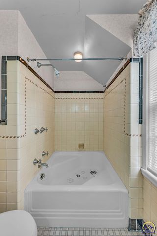 3015 SW 18th ST, Topeka, KS 66604