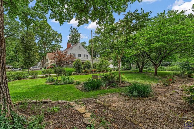 3015 SW 18th ST, Topeka, KS 66604