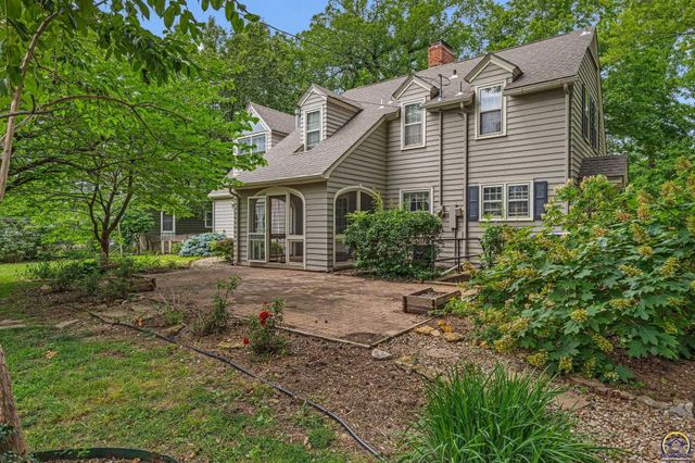 3015 SW 18th ST, Topeka, KS 66604
