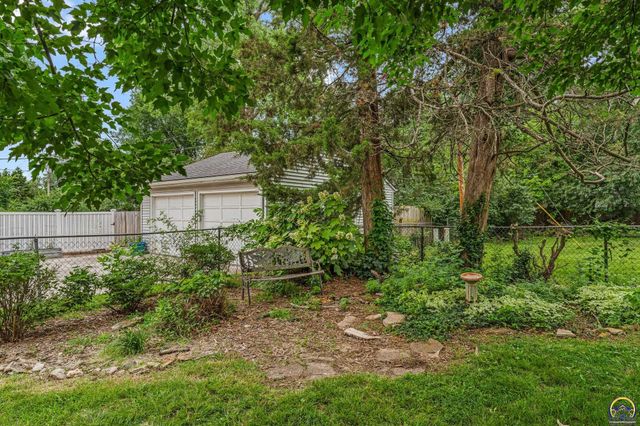 3015 SW 18th ST, Topeka, KS 66604