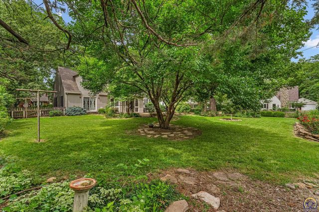 3015 SW 18th ST, Topeka, KS 66604