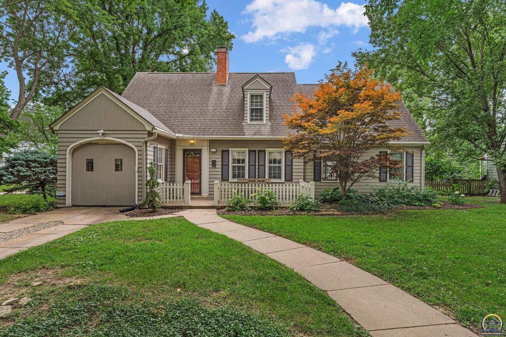 3015 SW 18th ST, Topeka, KS 66604