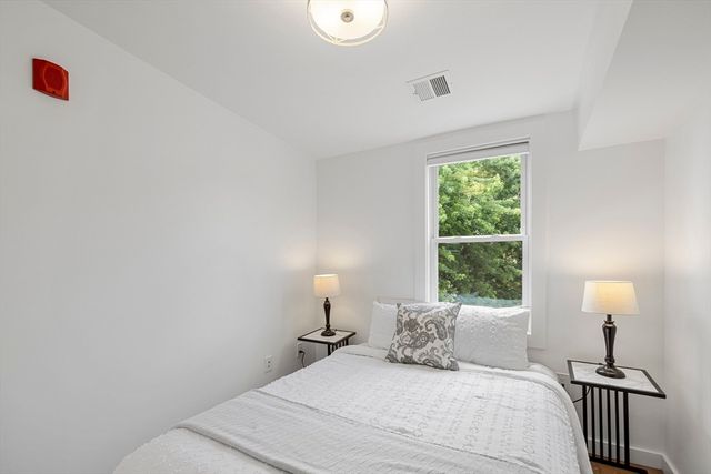 338 Hurley St 3, Cambridge, MA 02141