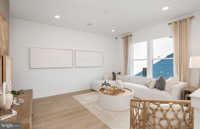 18346 CHUTNEE RUN DR, Leesburg, VA 20176