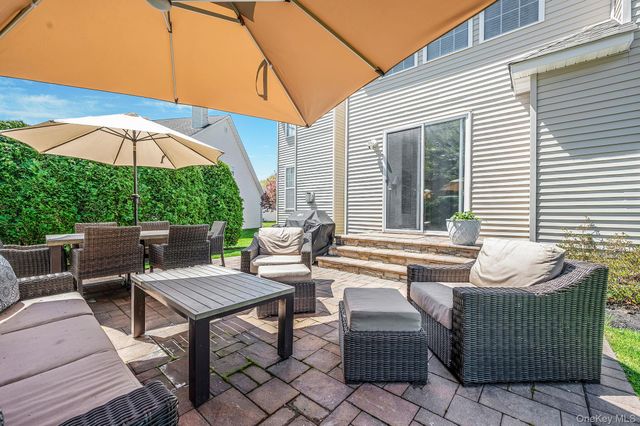 8 Joshua Court, Wading River, NY 11792