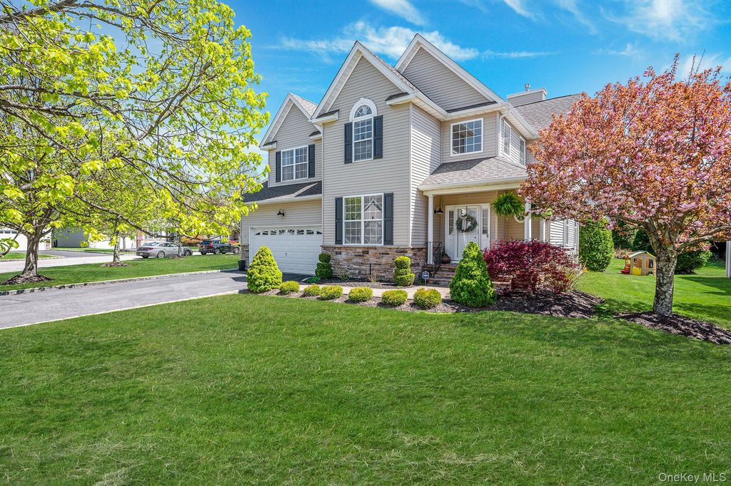 8 Joshua Court, Wading River, NY 11792