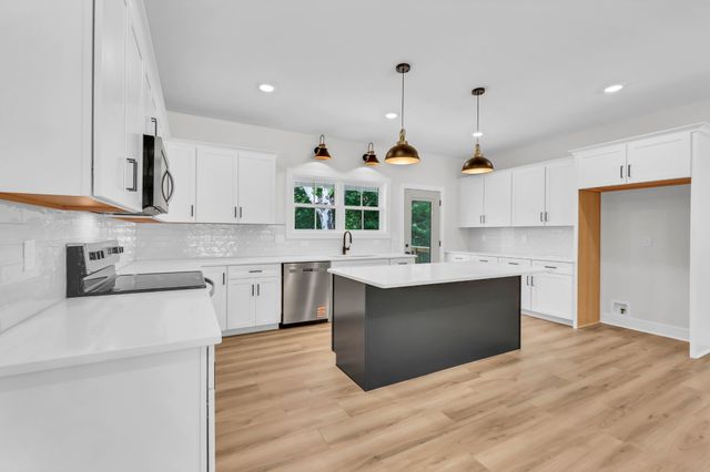 5570 Chambers Rd, Cumberland Furnace, TN 37051