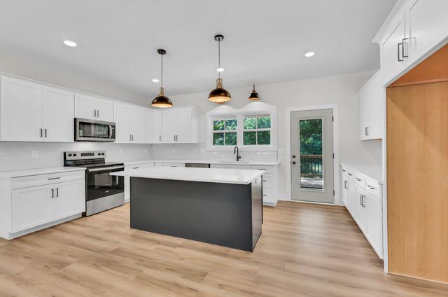 5570 Chambers Rd, Cumberland Furnace, TN 37051