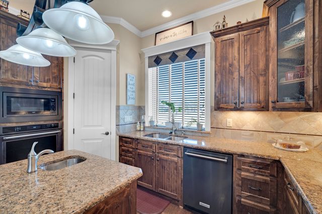 217 Hunter Pass, Waxahachie, TX 75165