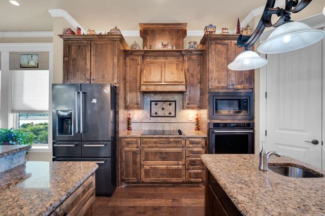 217 Hunter Pass, Waxahachie, TX 75165