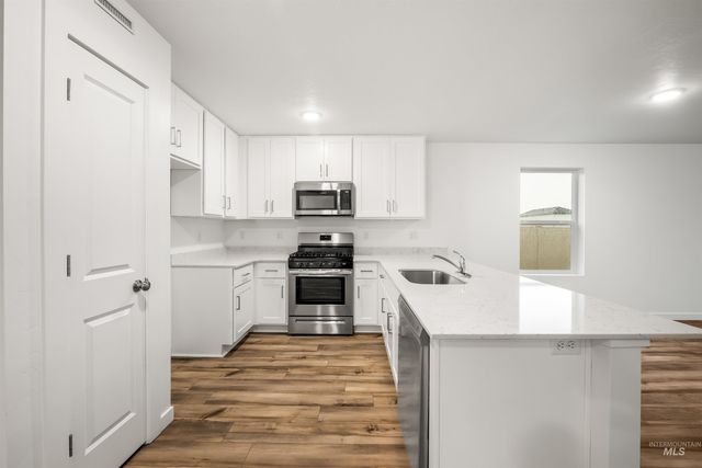 11124 Maroon Bells Dr, Caldwell, ID 83605