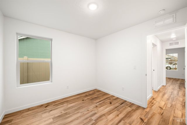 11124 Maroon Bells Dr, Caldwell, ID 83605