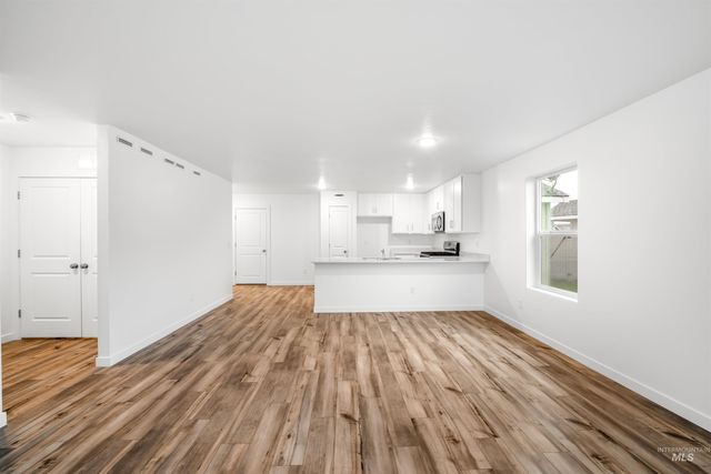 11124 Maroon Bells Dr, Caldwell, ID 83605