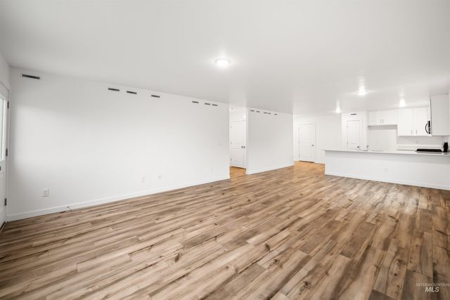 11124 Maroon Bells Dr, Caldwell, ID 83605