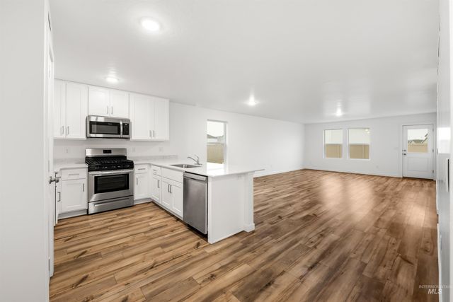 11124 Maroon Bells Dr, Caldwell, ID 83605