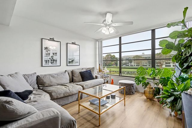 1518 Whitehall Drive 204, Davie, FL 33324