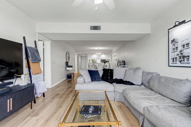 1518 Whitehall Drive 204, Davie, FL 33324