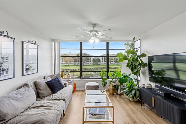 1518 Whitehall Drive 204, Davie, FL 33324