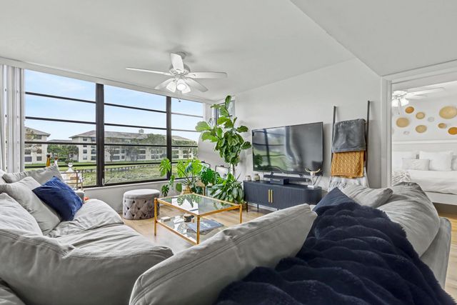 1518 Whitehall Drive 204, Davie, FL 33324