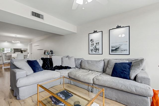 1518 Whitehall Drive 204, Davie, FL 33324