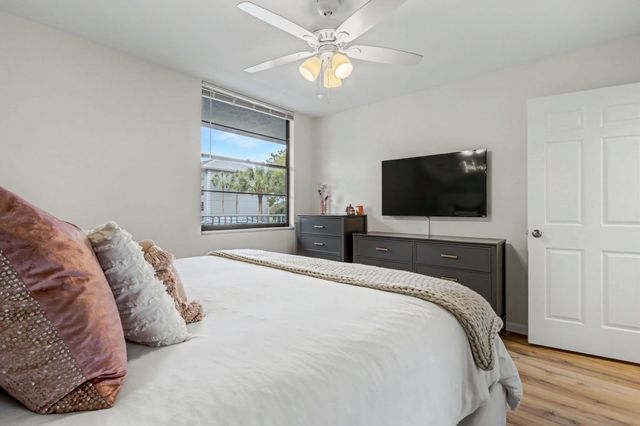 1518 Whitehall Drive 204, Davie, FL 33324