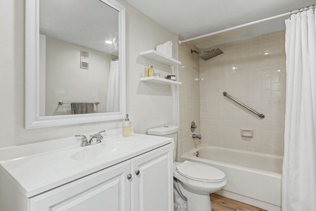 1518 Whitehall Drive 204, Davie, FL 33324