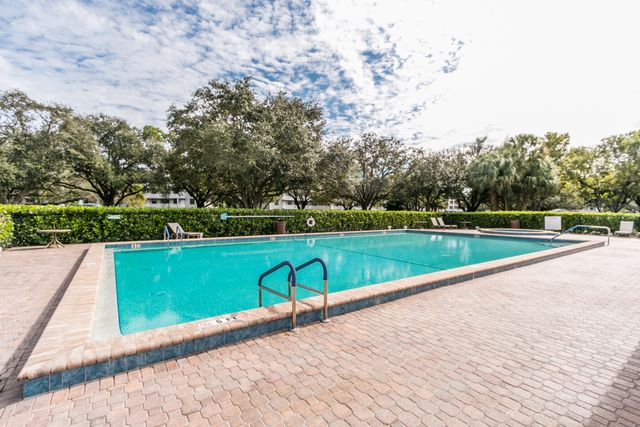 1518 Whitehall Drive 204, Davie, FL 33324