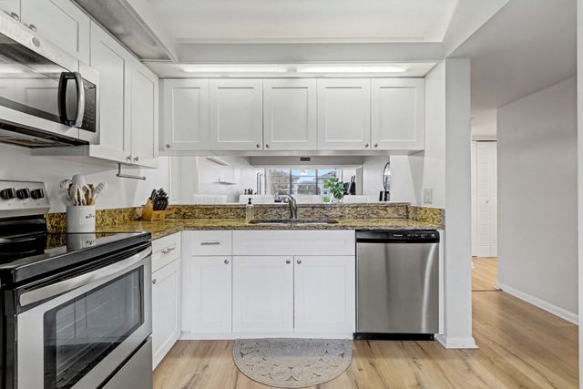 1518 Whitehall Drive 204, Davie, FL 33324