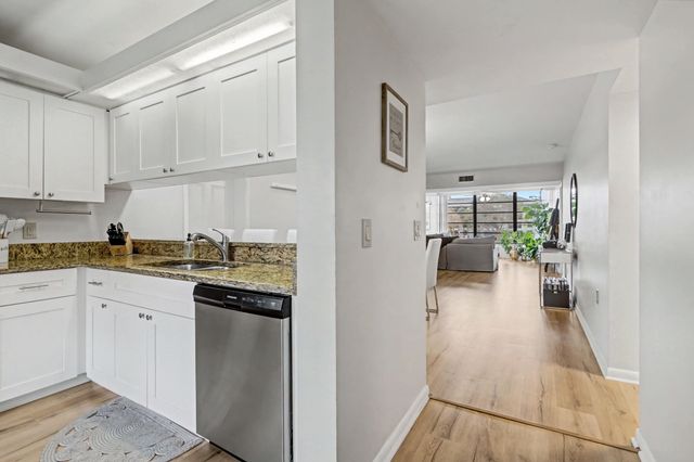 1518 Whitehall Drive 204, Davie, FL 33324