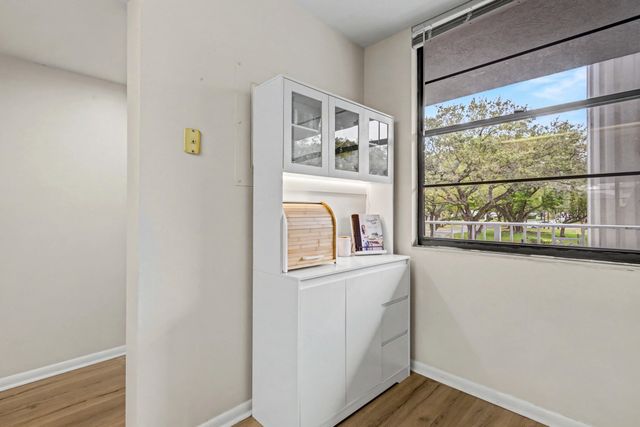 1518 Whitehall Drive 204, Davie, FL 33324