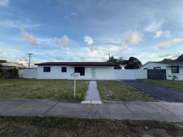 3224 NW 181st St, Miami Gardens, FL 33056