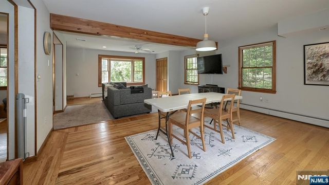 18 Maple Road, Ringwood, NJ 07456