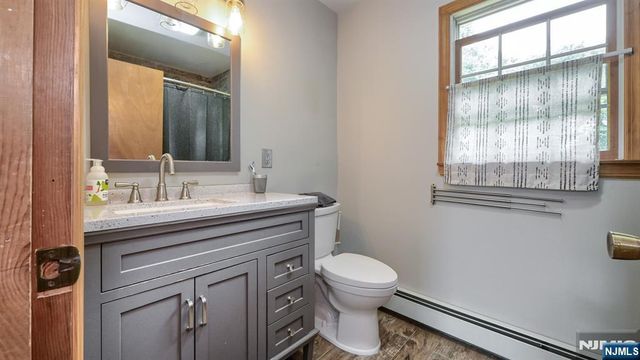 18 Maple Road, Ringwood, NJ 07456