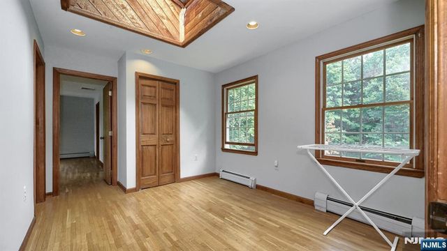18 Maple Road, Ringwood, NJ 07456