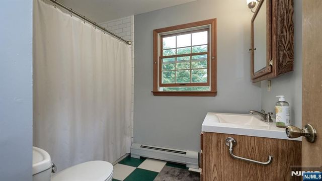 18 Maple Road, Ringwood, NJ 07456
