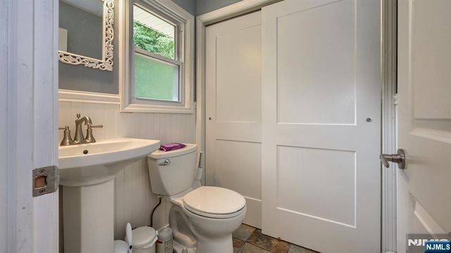 18 Maple Road, Ringwood, NJ 07456
