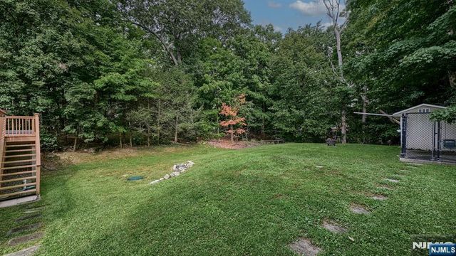 18 Maple Road, Ringwood, NJ 07456