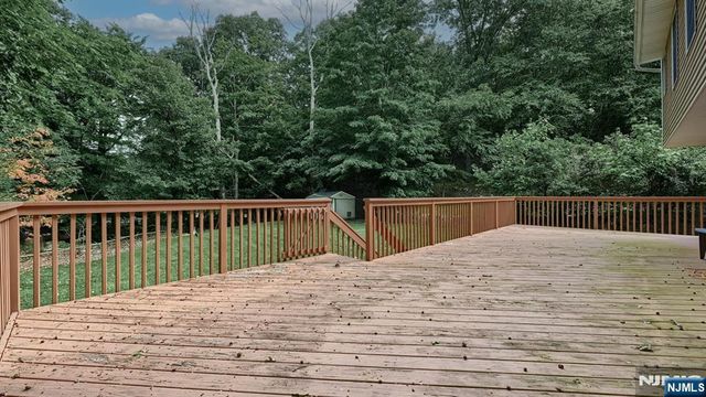 18 Maple Road, Ringwood, NJ 07456