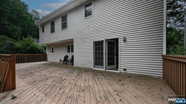 18 Maple Road, Ringwood, NJ 07456