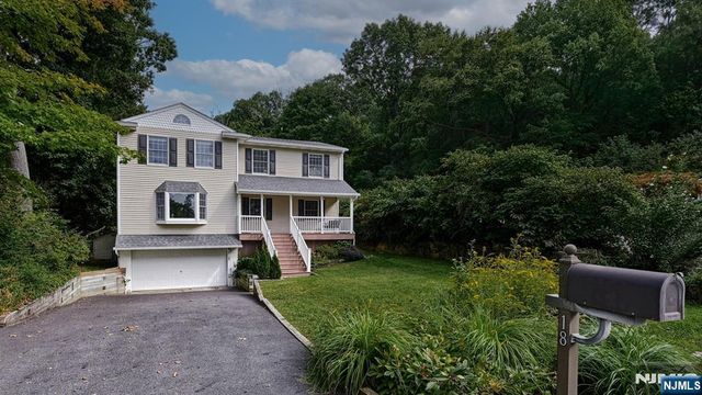 18 Maple Road, Ringwood, NJ 07456