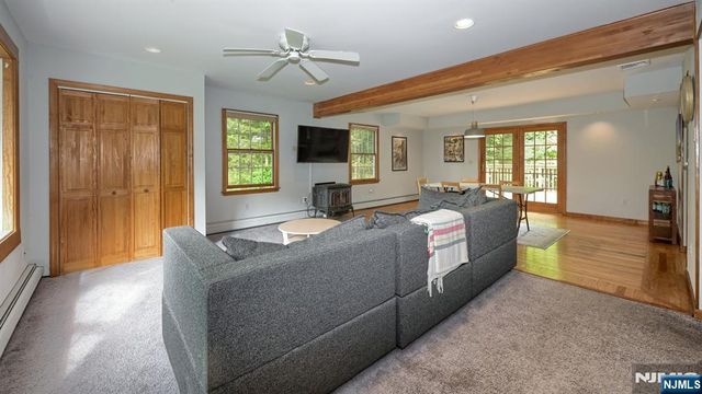 18 Maple Road, Ringwood, NJ 07456
