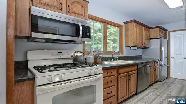 18 Maple Road, Ringwood, NJ 07456