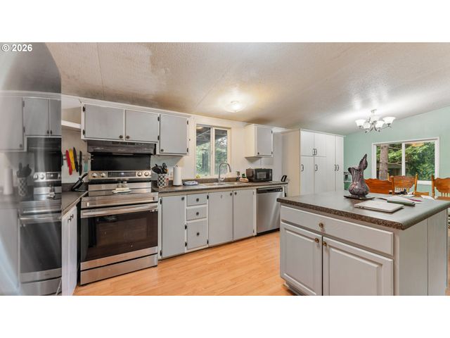 31484 Se WOODLAND Rd, Estacada, OR 97023