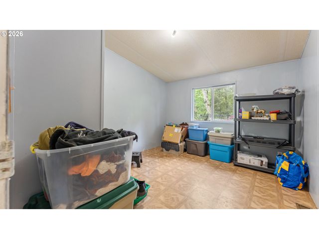 31484 Se WOODLAND Rd, Estacada, OR 97023