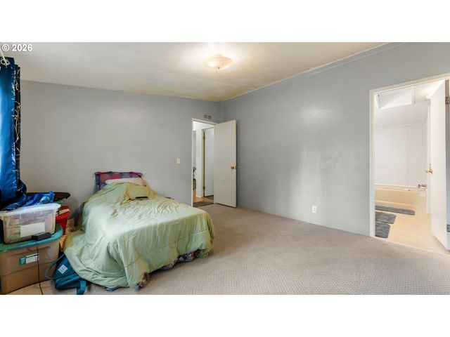 31484 Se WOODLAND Rd, Estacada, OR 97023