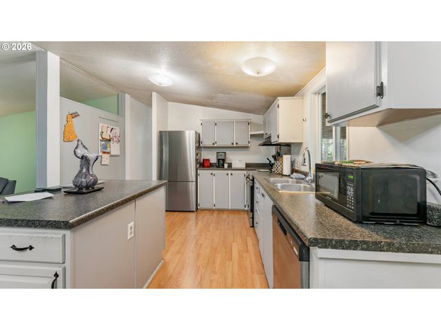 31484 Se WOODLAND Rd, Estacada, OR 97023