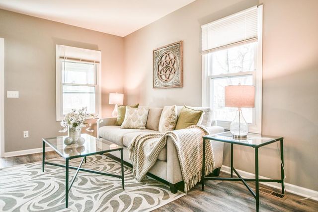 100 E 38th Street, Minneapolis, MN 55408