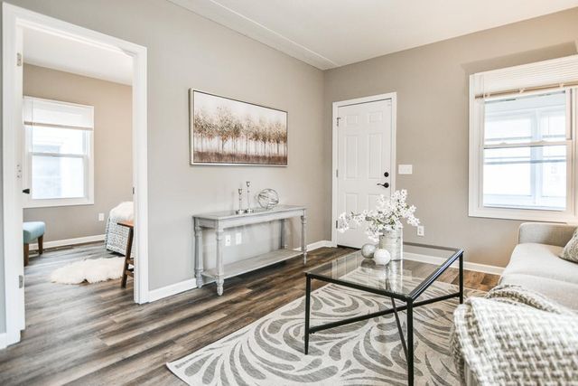 100 E 38th Street, Minneapolis, MN 55408